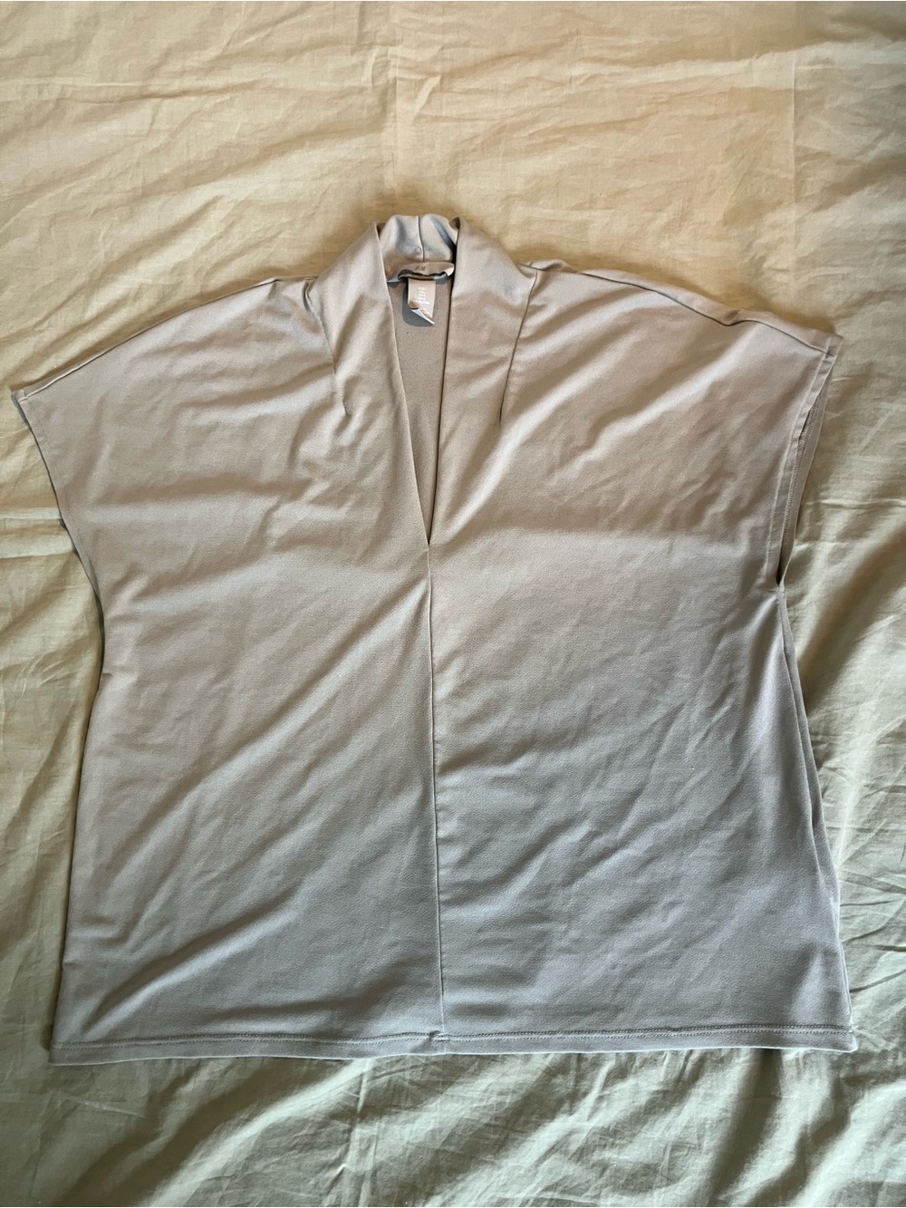 H&M Minimalist V-Neck Boxy Top in Pale Gray